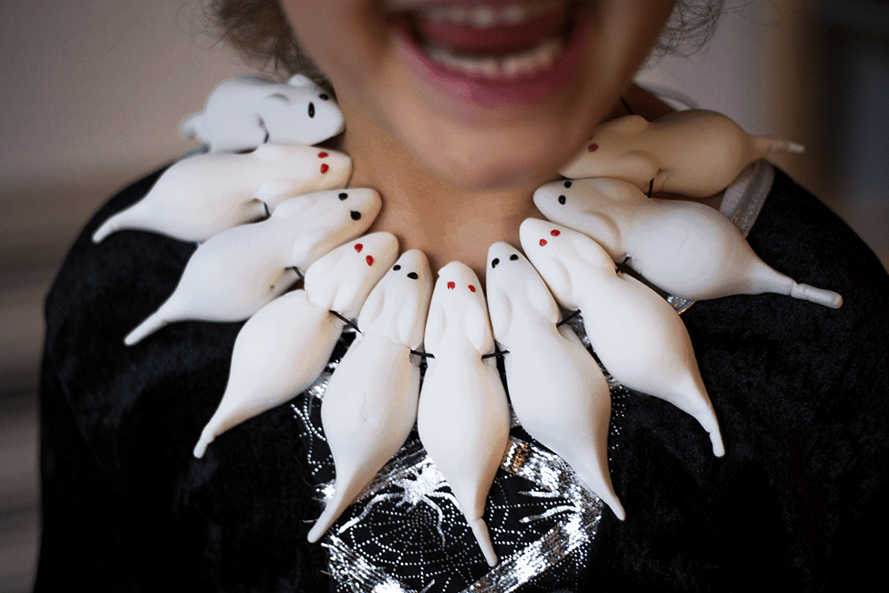 3 Last Minute Ideen für das Halloween-Kostüm - eine Weiße-Mäuse-Kette