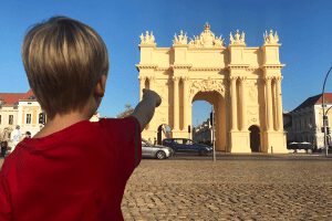 potsdam mit kind brandenburger tor luisenplatz