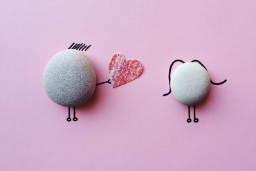 Coole Valentinstag Geschenke für Frauen, Männer, Paare & Singles