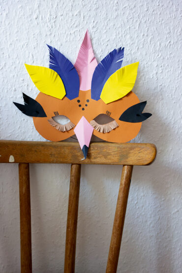 DIY-Idee für den Kindergeburtstag: Eine Vogelmaske basteln