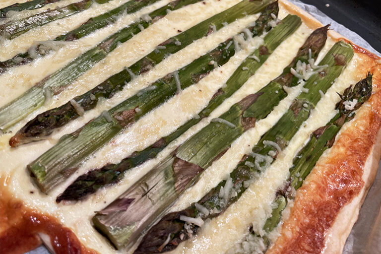 Schnelle Tarte mit grünem Spargel