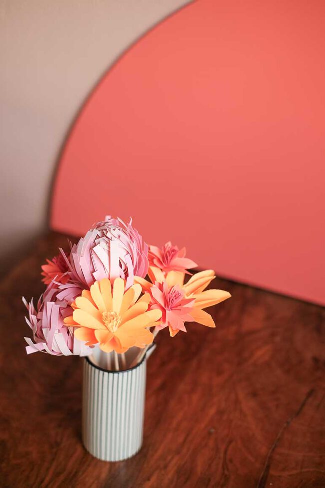 Papierblumen DIY Basteln mit Kindern Frühling Blumenstrauß