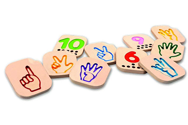 Diversity-Spielzeug Zahlen mit Handzeichen Braille