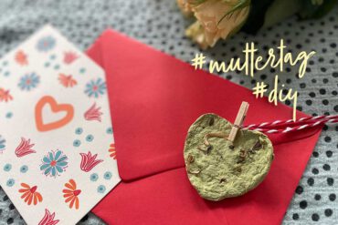 Muttertags DIY: Hübsche Herzchen aus Samenpapier