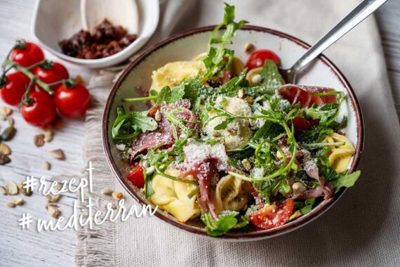 Nudelsalat Tortellinisalat Buffet Rezept