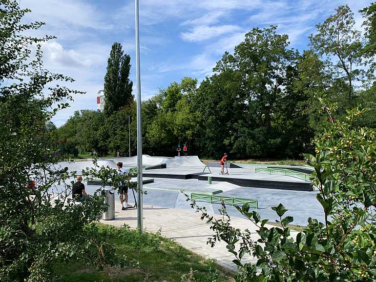 e-park skatepark skateanlage potsdam skateboard scooter roller inlinder rollstuhl inklusiv spielplatz