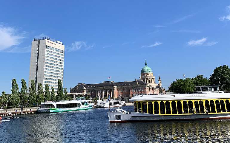 potsdam uferweg wasser mercure