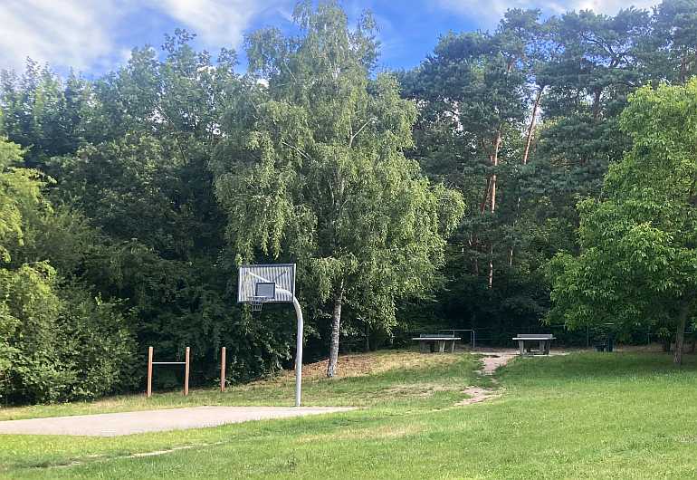 eiche potsdam spielplatz baumhaselring