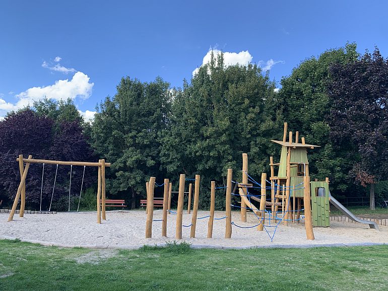 spielplatz eiche baumhaselring