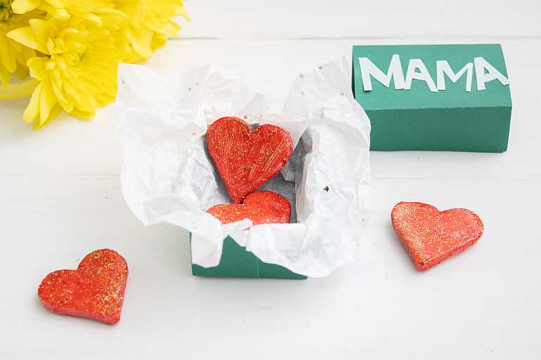 muttertag geschenk selber machen basteln herzmagnete