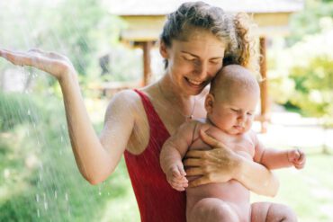 Sommerspaß mit Baby – Gesund und glücklich durch die heiße Jahreszeit
