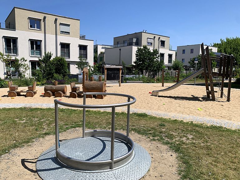 spielplatz potsdam rollstuhl karussell horstweg spz