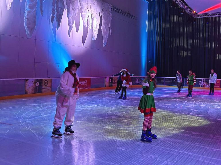 eisbahn filmpark babelsberg metropolishalle schlittschuhe