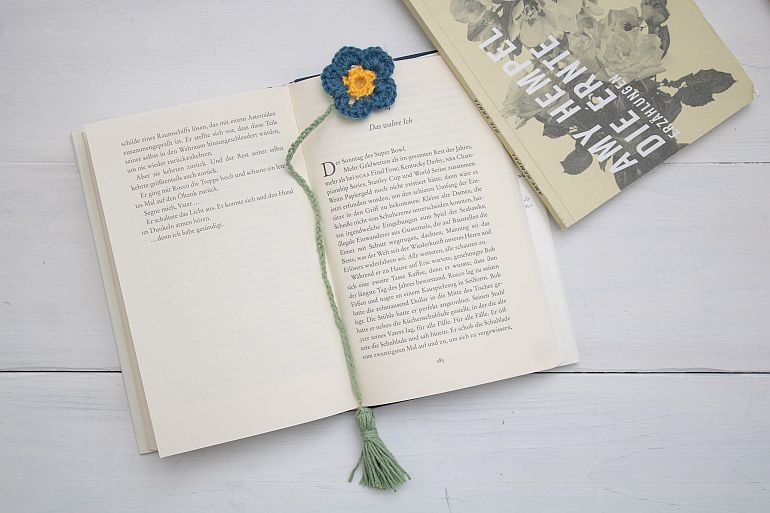 häkelblume lesezeichen